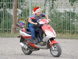 Їхав на мопеді пускати салюти